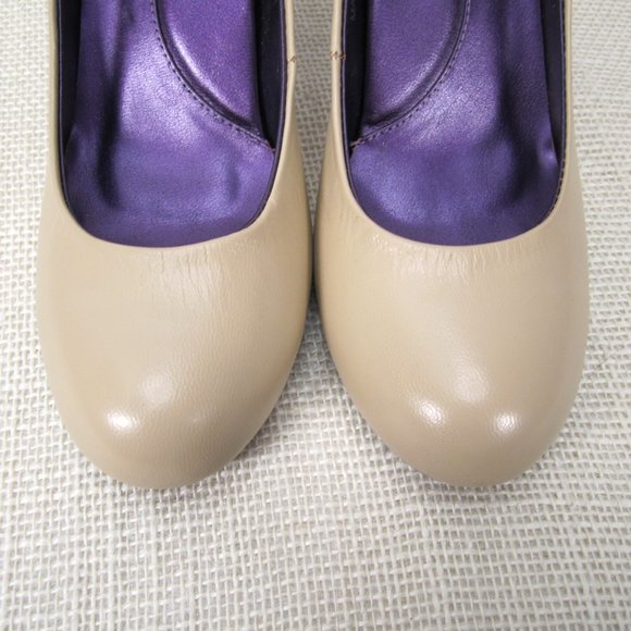 Chromatic Gallerie Nude Smooth Leather Round Toe Pumps - 6 - Picture 2 of 10